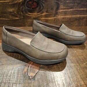 Trotters Brown Textured Slip-On Loafers